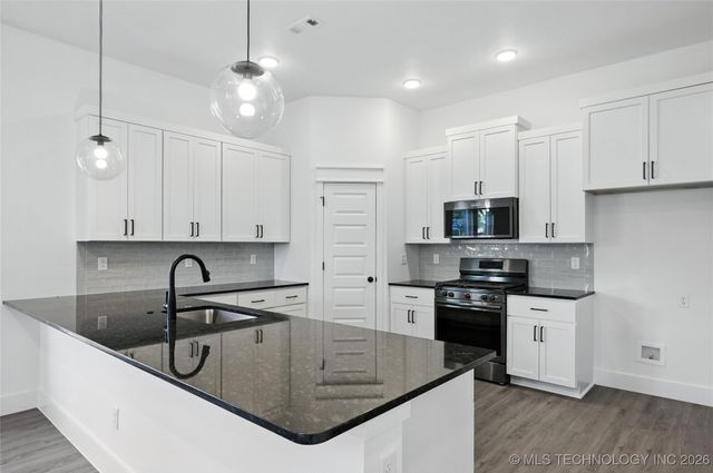 6203 N 30th Street, Broken Arrow, OK 74014