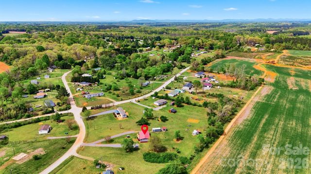 2486 Evening Drive, Claremont, NC 28610