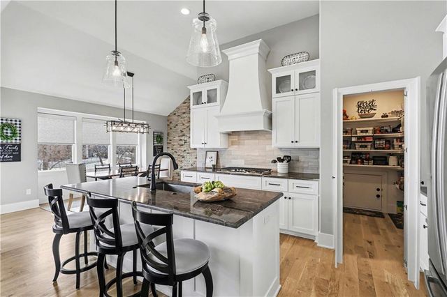 22525 W 87th Terrace, Lenexa, KS 66227