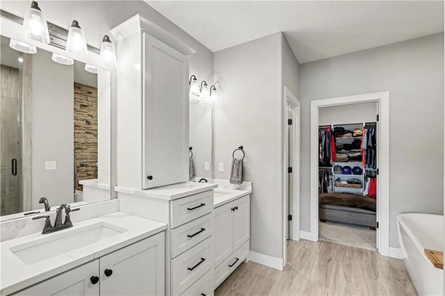 22525 W 87th Terrace, Lenexa, KS 66227