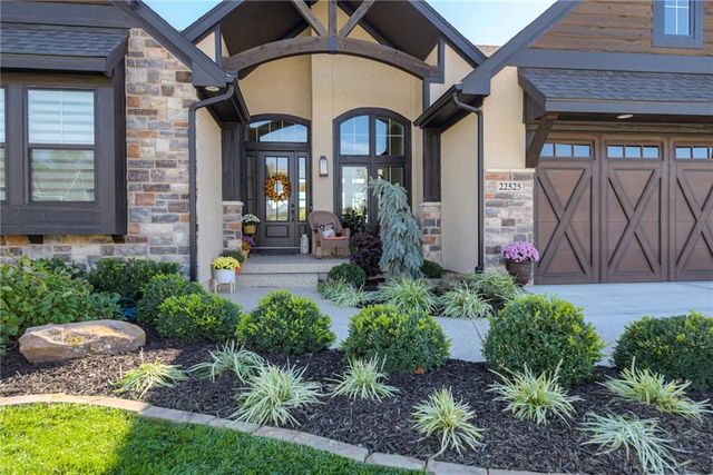 22525 W 87th Terrace, Lenexa, KS 66227