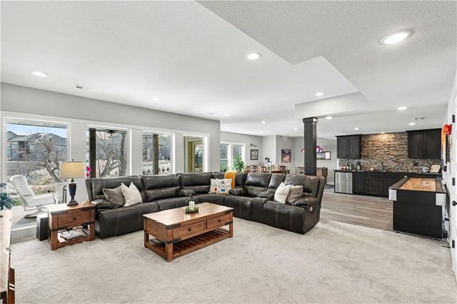 22525 W 87th Terrace, Lenexa, KS 66227