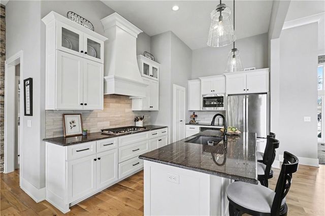 22525 W 87th Terrace, Lenexa, KS 66227