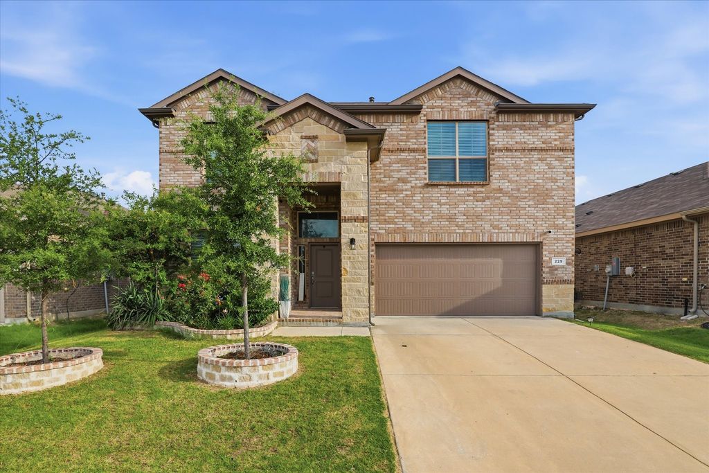225 Oldcastle Way, Fort Worth, TX 76052