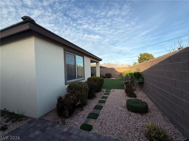 9585 Sard Lane, Las Vegas, NV 89143