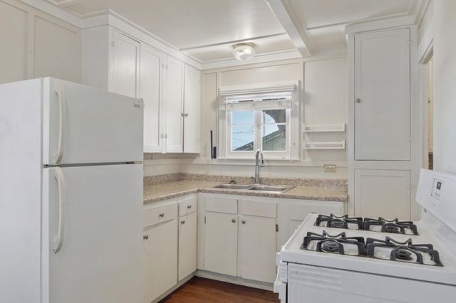 215 6th Street, Pacific Grove, CA 93950