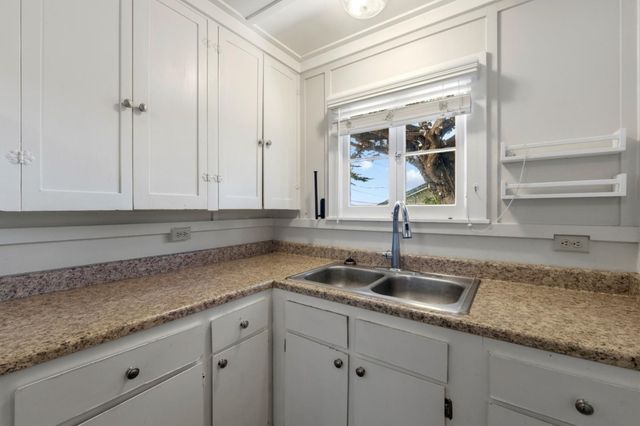 215 6th Street, Pacific Grove, CA 93950
