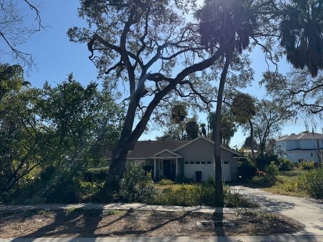 4704 W ESTRELLA STREET, Tampa, FL 33629