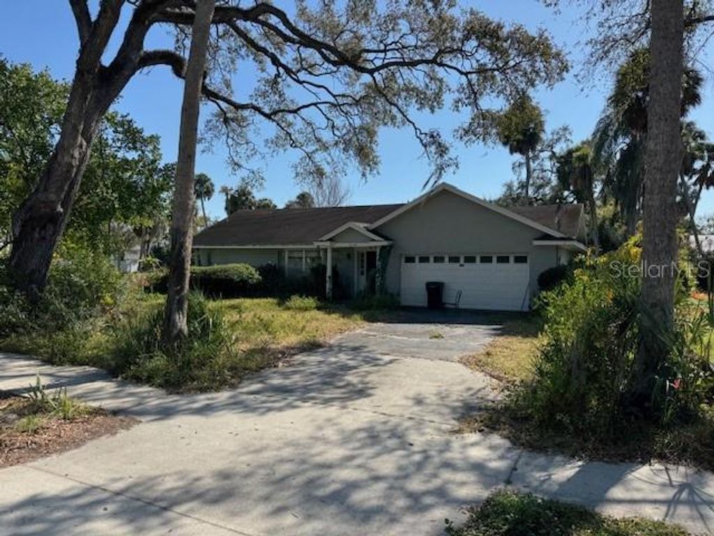 4704 W ESTRELLA STREET, Tampa, FL 33629