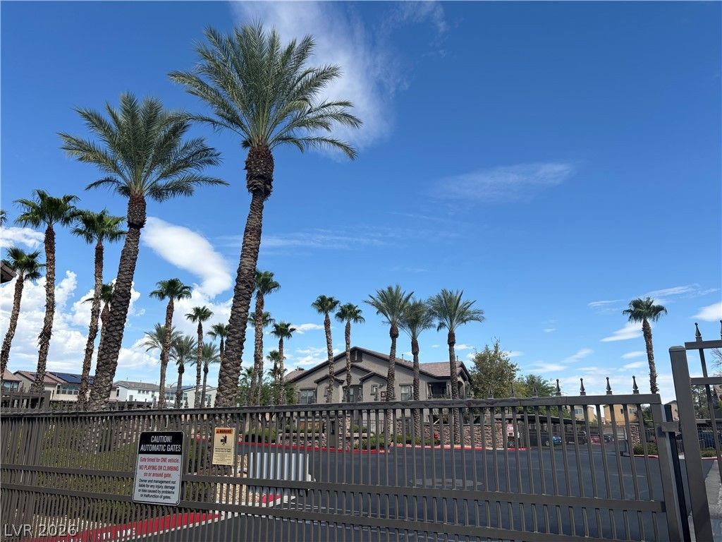8250 North Grand Canyon Drive 2003, Las Vegas, NV 89166 — photo 2