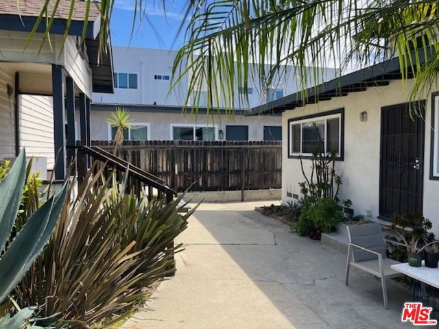 2440 Chelsea Place, Santa Monica, CA 90404