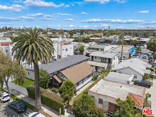 2440 Chelsea Place, Santa Monica, CA 90404