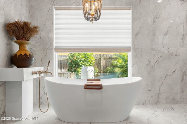 656 Franklyn Avenue, Indialantic, FL 32903