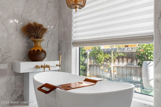 656 Franklyn Avenue, Indialantic, FL 32903