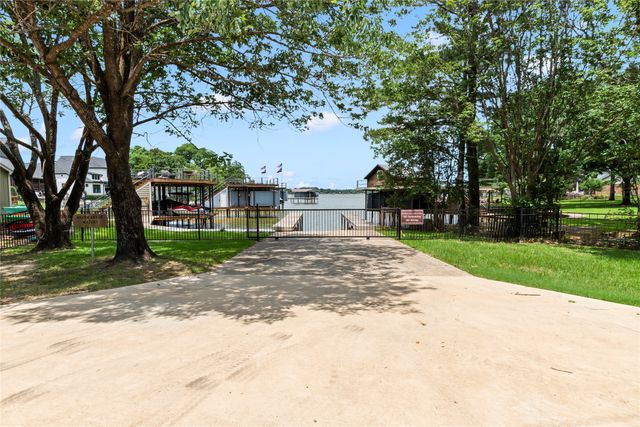 142 Deer Island Road, Mabank, TX 75156