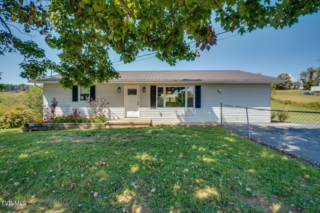 332 Deerlick Road, Piney Flats, TN 37686