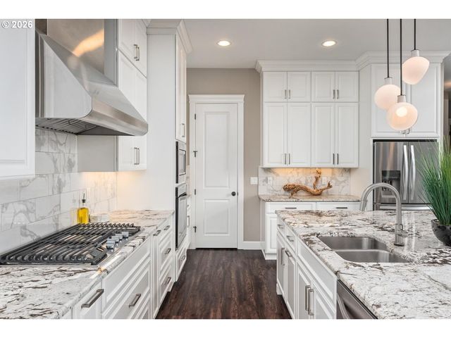 14341 Se LYON St, Happy Valley, OR 97086