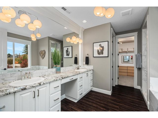 14341 Se LYON St, Happy Valley, OR 97086