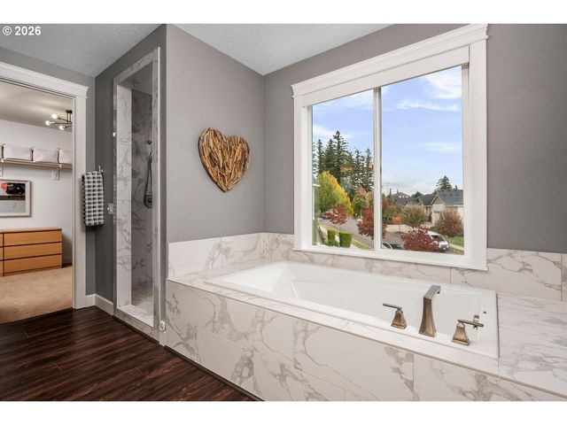 14341 Se LYON St, Happy Valley, OR 97086