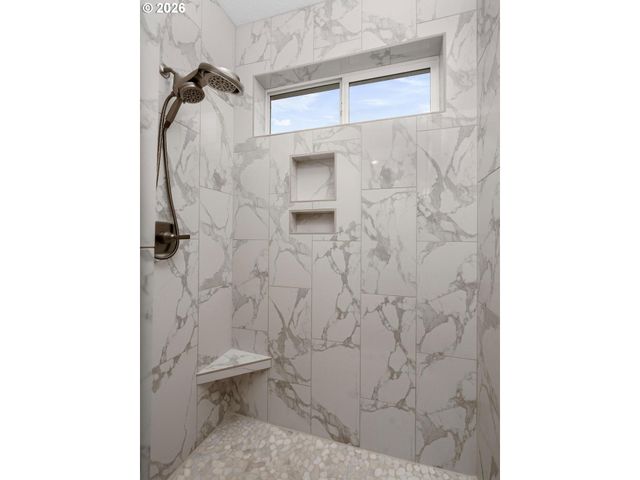 14341 Se LYON St, Happy Valley, OR 97086