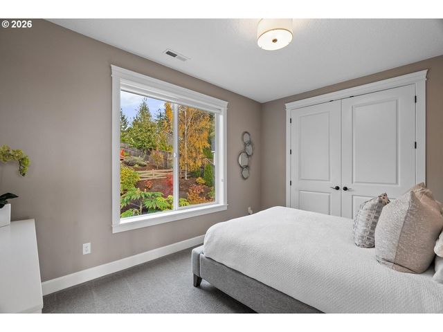 14341 Se LYON St, Happy Valley, OR 97086