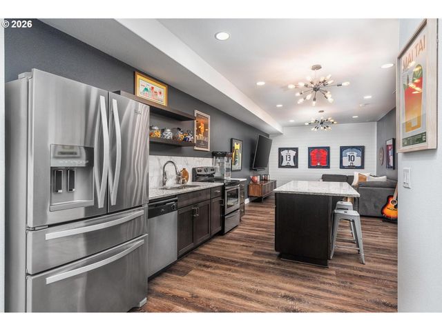 14341 Se LYON St, Happy Valley, OR 97086