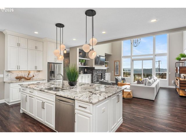 14341 Se LYON St, Happy Valley, OR 97086