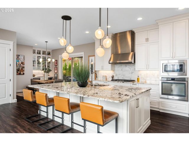 14341 Se LYON St, Happy Valley, OR 97086