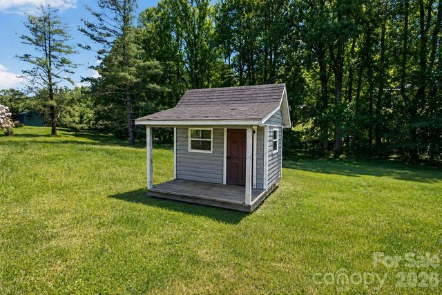 67 Beechwood Drive, Horse Shoe, NC 28742