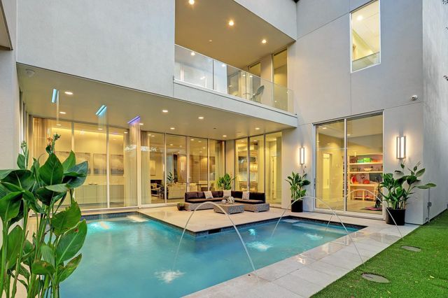 4211 Markham Street, Houston, TX 77027