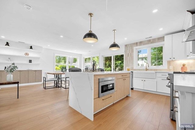 67 Moore Avenue, Waldwick, NJ 07463