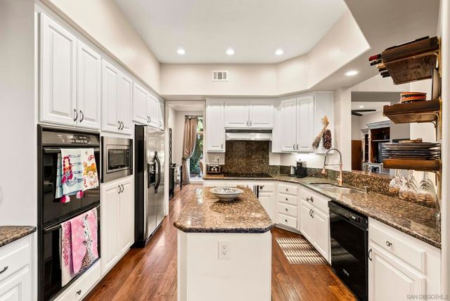 9757 Keeneland Row, La Jolla, CA 92037