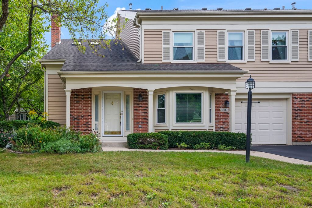 2017 N Charter Point Drive, Arlington Heights, IL 60004 — exterior