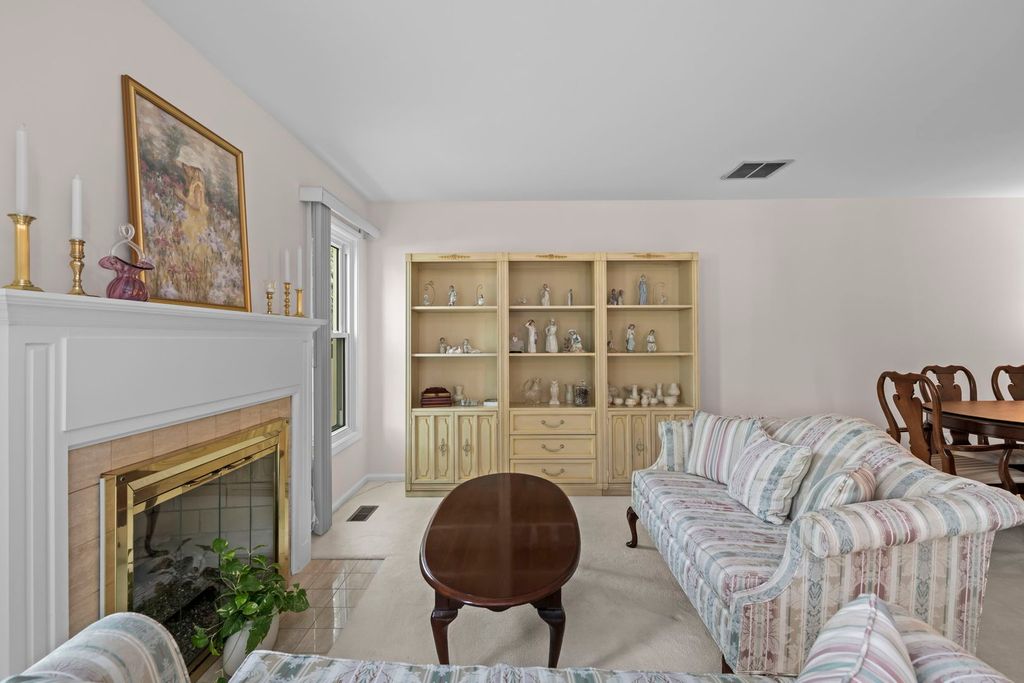 2017 N Charter Point Drive, Arlington Heights, IL 60004 — photo 3