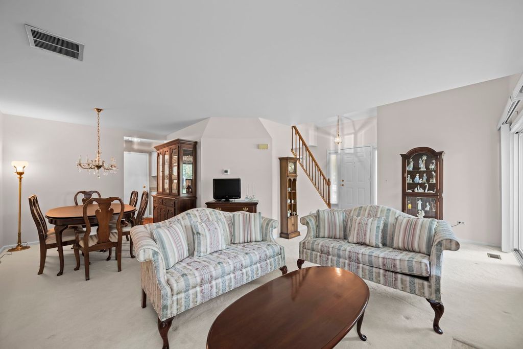 2017 N Charter Point Drive, Arlington Heights, IL 60004 — photo 4
