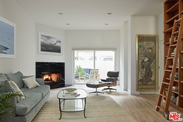 938 Lincoln Boulevard 3, Santa Monica, CA 90403