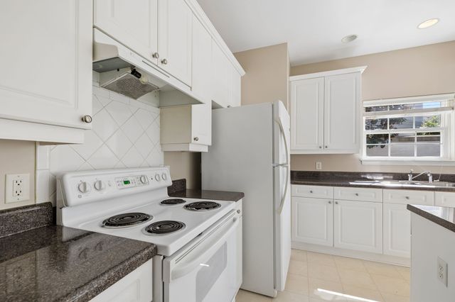 1525 Stratford Hall Cir, Murfreesboro, TN 37130