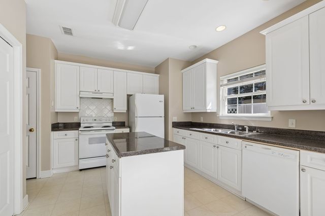 1525 Stratford Hall Cir, Murfreesboro, TN 37130