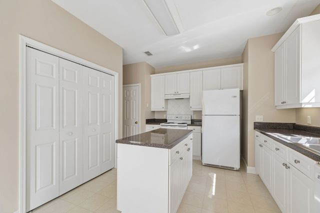 1525 Stratford Hall Cir, Murfreesboro, TN 37130