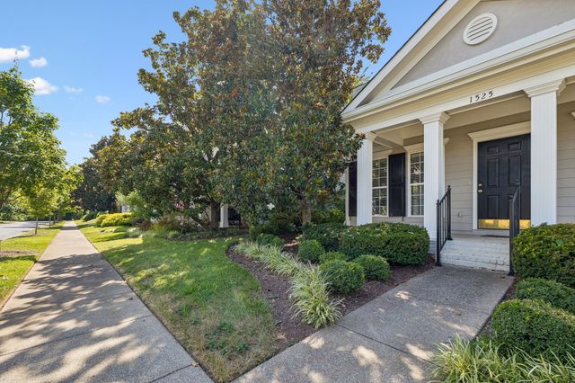 1525 Stratford Hall Cir, Murfreesboro, TN 37130