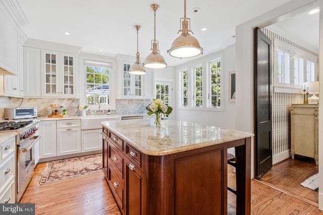 3711 MCKINLEY ST NW, Washington, DC 20015