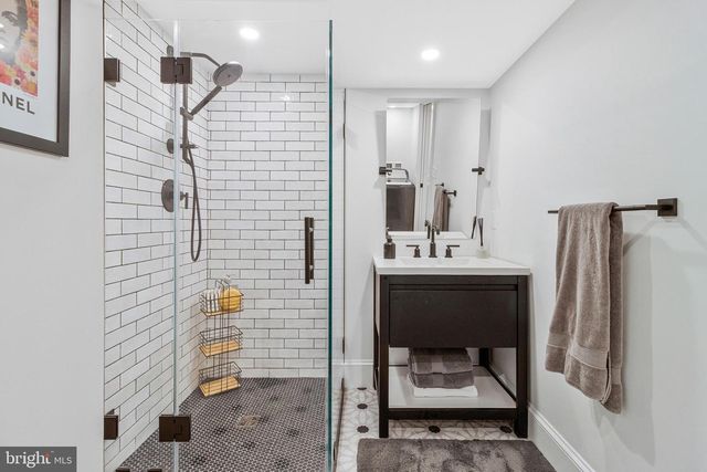 3711 MCKINLEY ST NW, Washington, DC 20015
