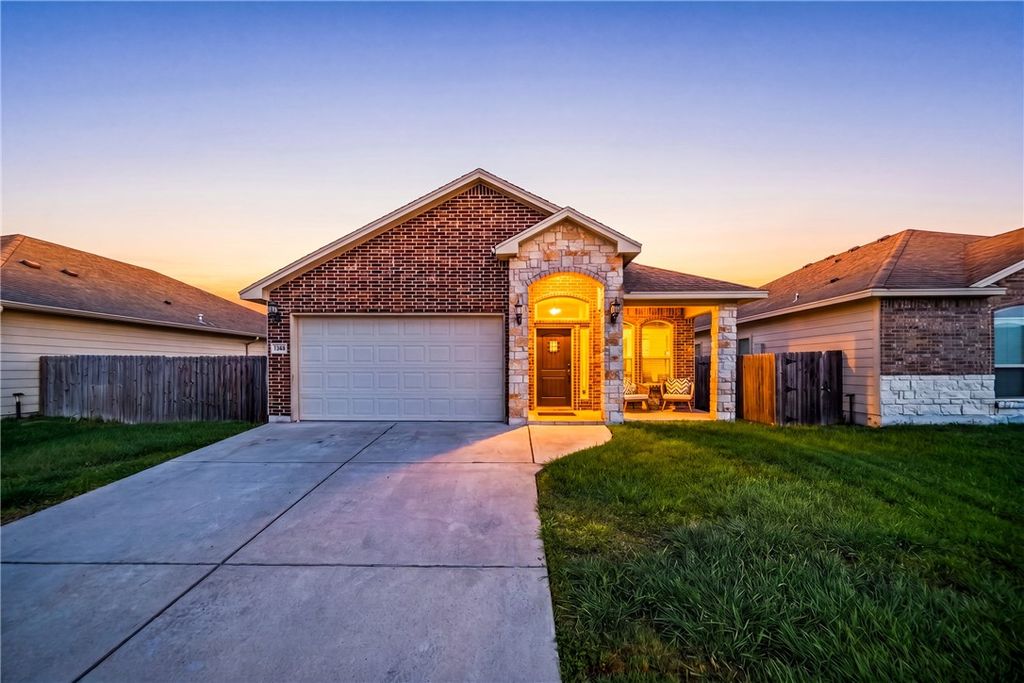3845 Pennine Way, Corpus Christi, TX 78414 — photo 2