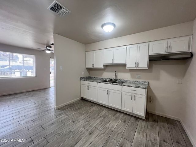 2233 E WOOD Street, Phoenix, AZ 85040