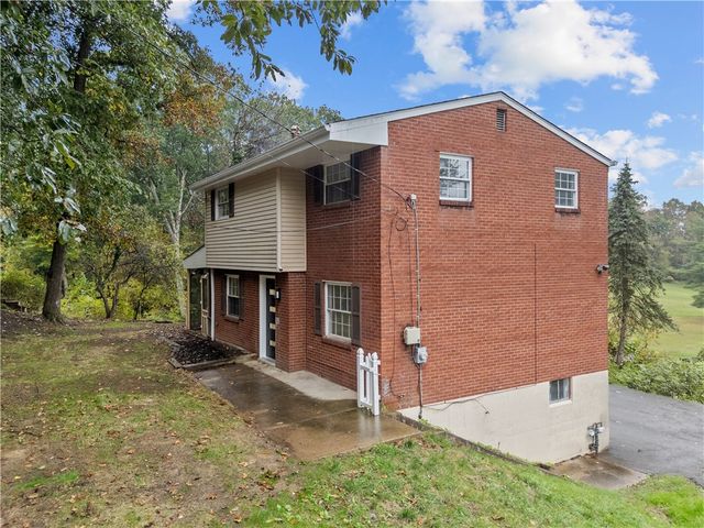 1010 1st St, Penn Twp, PA 15085