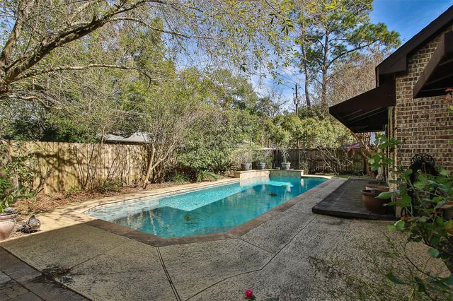 11722 Spriggs Way, Houston, TX 77024