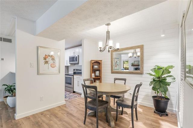 913 Tuxworth Circle, Decatur, GA 30033
