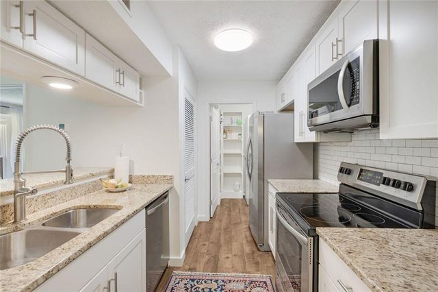 913 Tuxworth Circle, Decatur, GA 30033