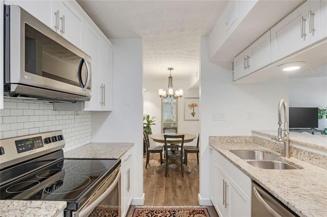 913 Tuxworth Circle, Decatur, GA 30033