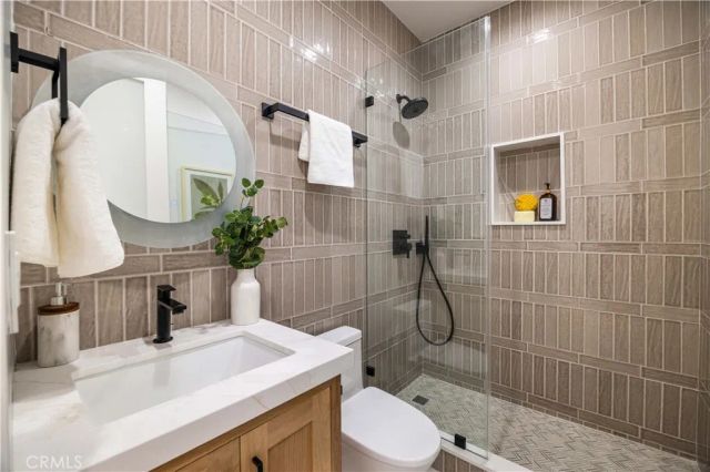 2001 Speyer Lane, Redondo Beach, CA 90278